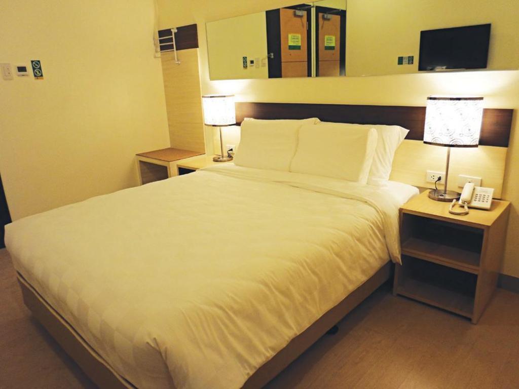 Go Hotels Otis-Manila (Multiple-Use Hotel)